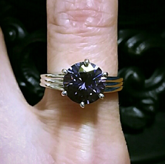 PURPLE MOISSANITE RING - Picture 7 of 8
